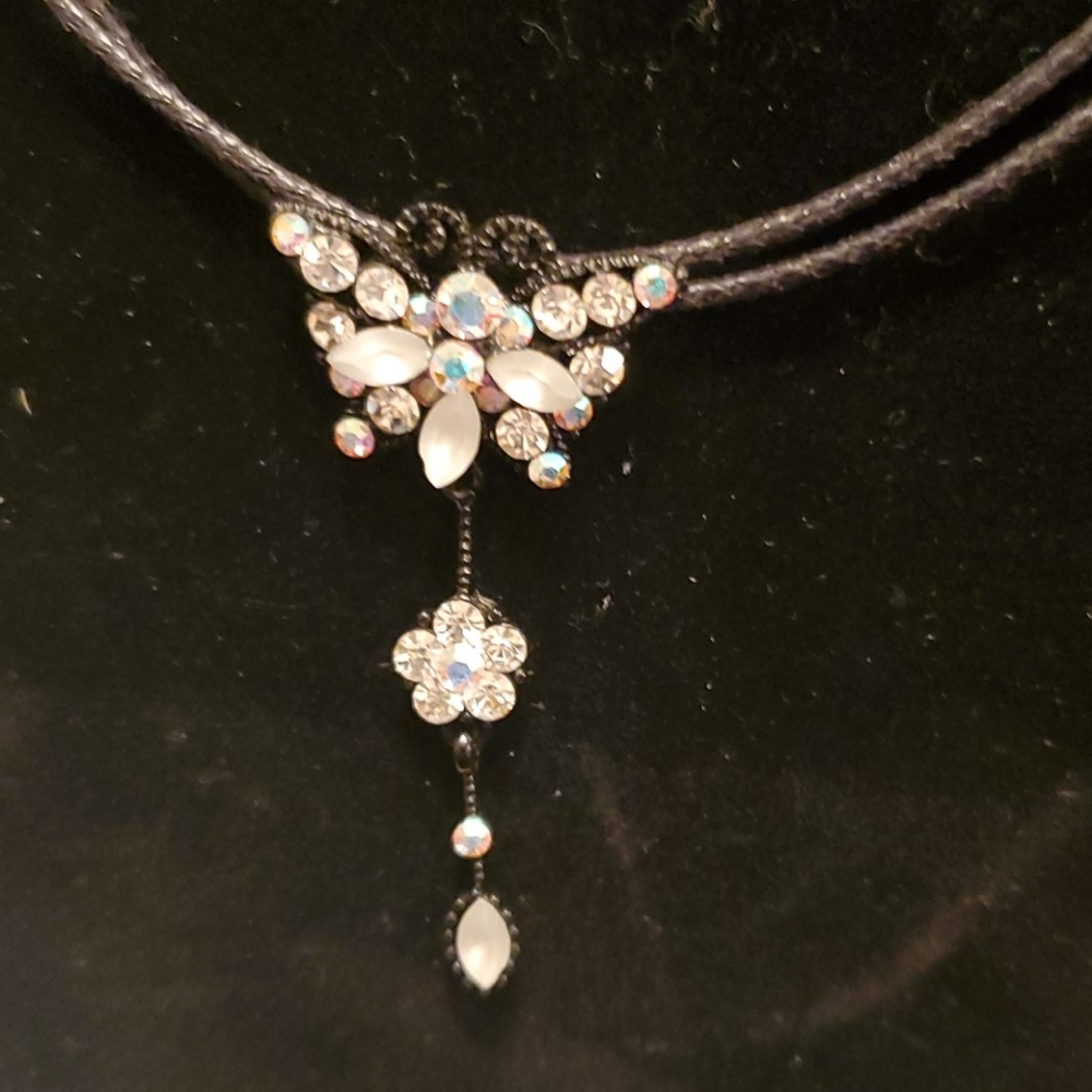 NECKLACE - Picture 3 of 4